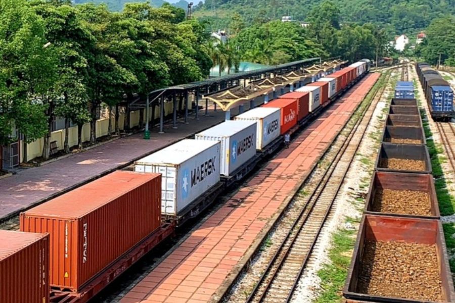 Vận tải là giải pháp toàn diện đồng hành cùng bạn trên mọi nẻo đường Vận tải là giải pháp toàn diện đồng hành cùng bạn trên mọi nẻo đường