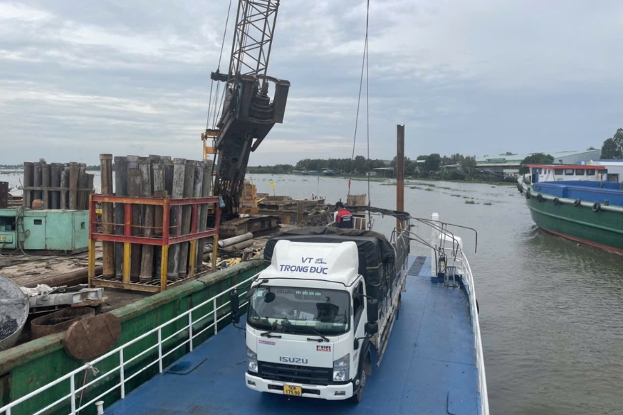 Dịch vụ vận tải Trọng Đức vận chuyển mọi nơi, giao hàng nhanh chóng. Dịch vụ vận tải Trọng Đức vận chuyển mọi nơi, giao hàng nhanh chóng.
